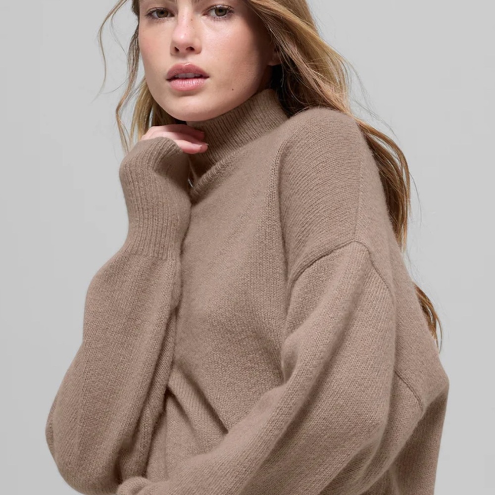 NWT-ALO Yoga Cashmere New Class Turtleneck Sweater - Picture 3 of 11